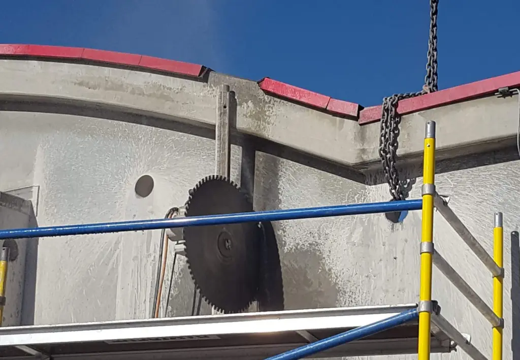 Cięcie w betonie, zdjęcie referencyjne do podmiany na materiał KDZ