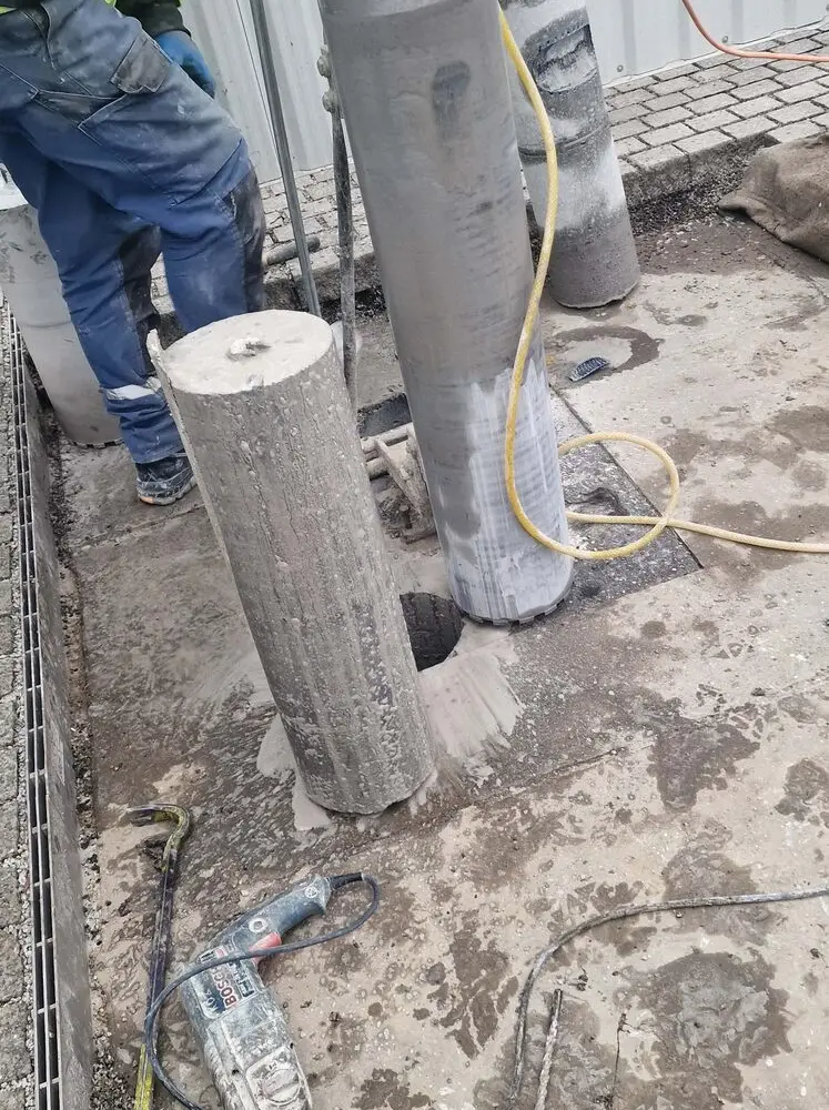 Wiercenie rdzeniowe w betonie zbrojonym, realizacja KDZ