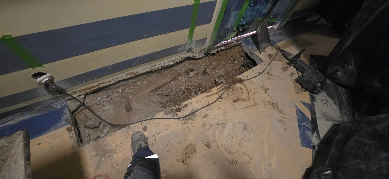 Cięcie posadzki betonowej piłą w obiekcie, realizacja KDZ
