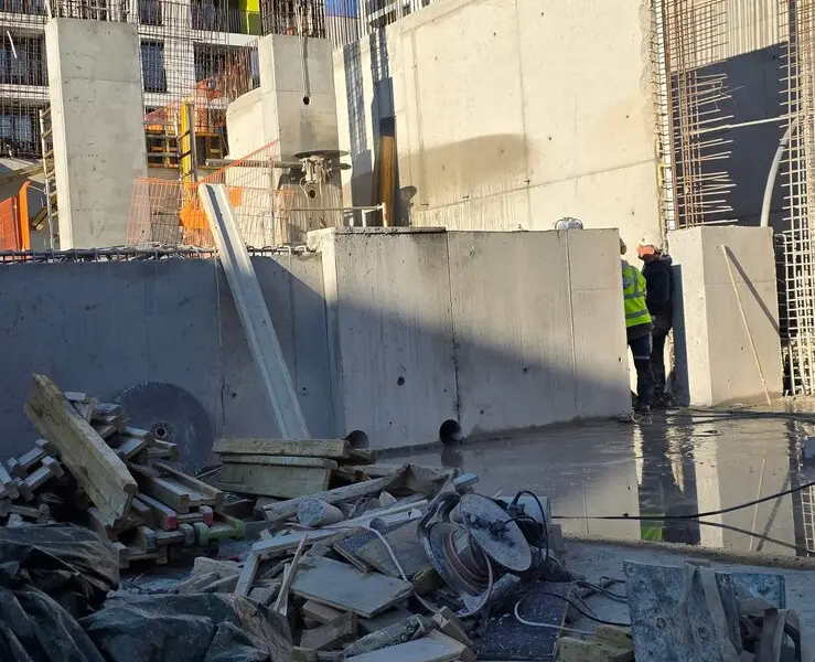 Prace techniką diamentową na placu budowy obiektu inżynieryjnego, realizacja KDZ