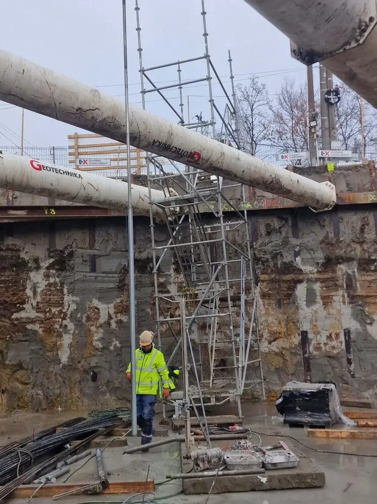 Prace techniką diamentową na placu budowy obiektu inżynieryjnego, realizacja KDZ