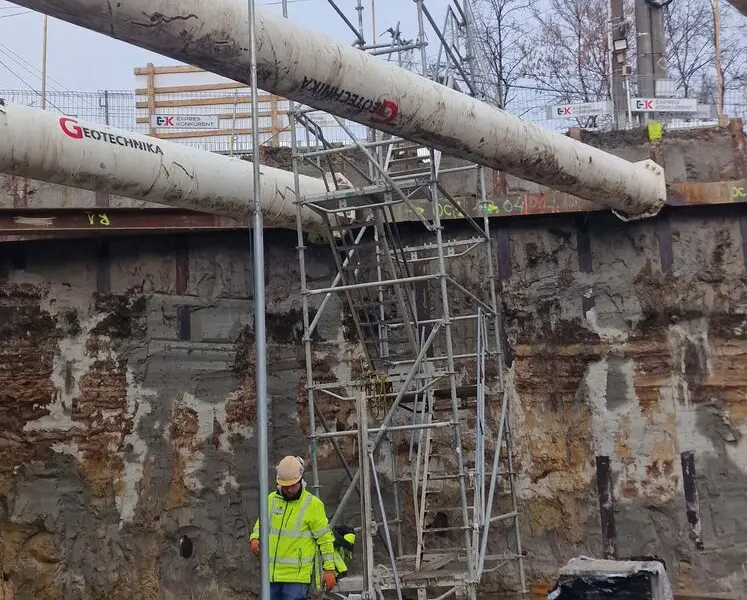Prace techniką diamentową na placu budowy obiektu inżynieryjnego, realizacja KDZ
