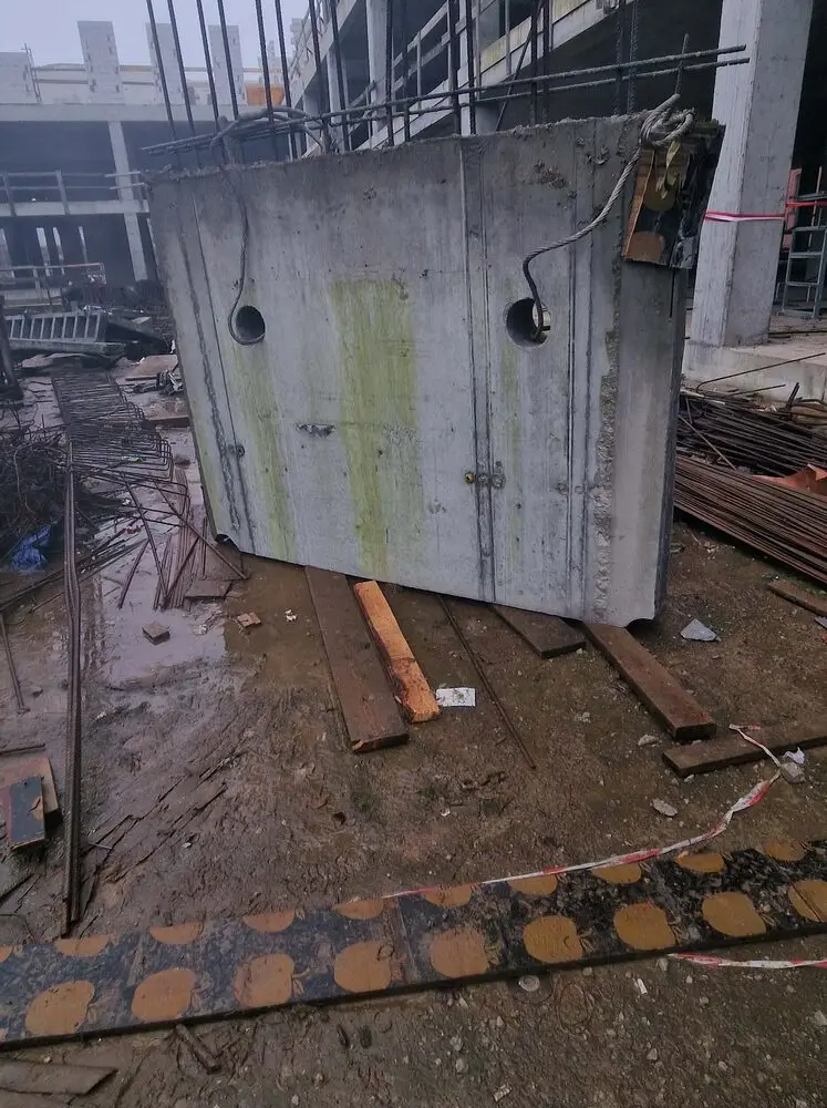 Masywny wycięty element żelbetowy przygotowany do demontażu, realizacja KDZ